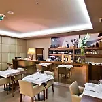 מלון Golden Tulip