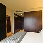 Golden Tulip מלון