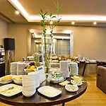מלון Golden Tulip