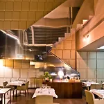 מלון Golden Tulip