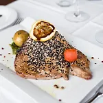 מלון Golden Tulip