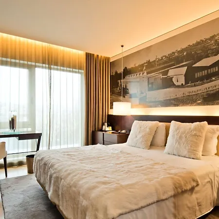 Golden Tulip São João da Madeira