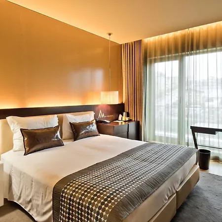 Golden Tulip São João da Madeira