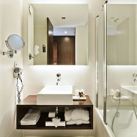 Golden Tulip 4*