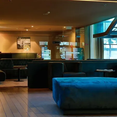 Golden Tulip São João da Madeira