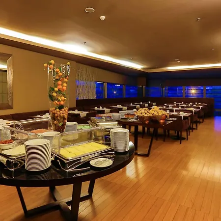 Golden Tulip São João da Madeira