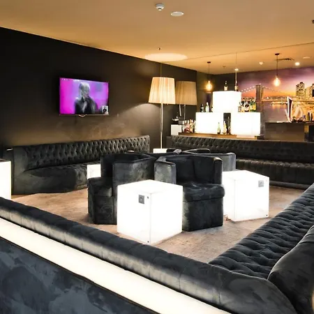 Golden Tulip São João da Madeira