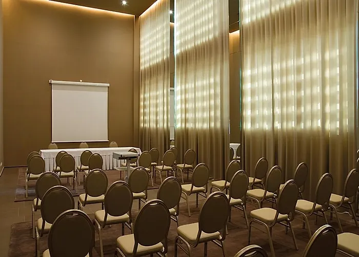 Golden Tulip Hotel São João da Madeira